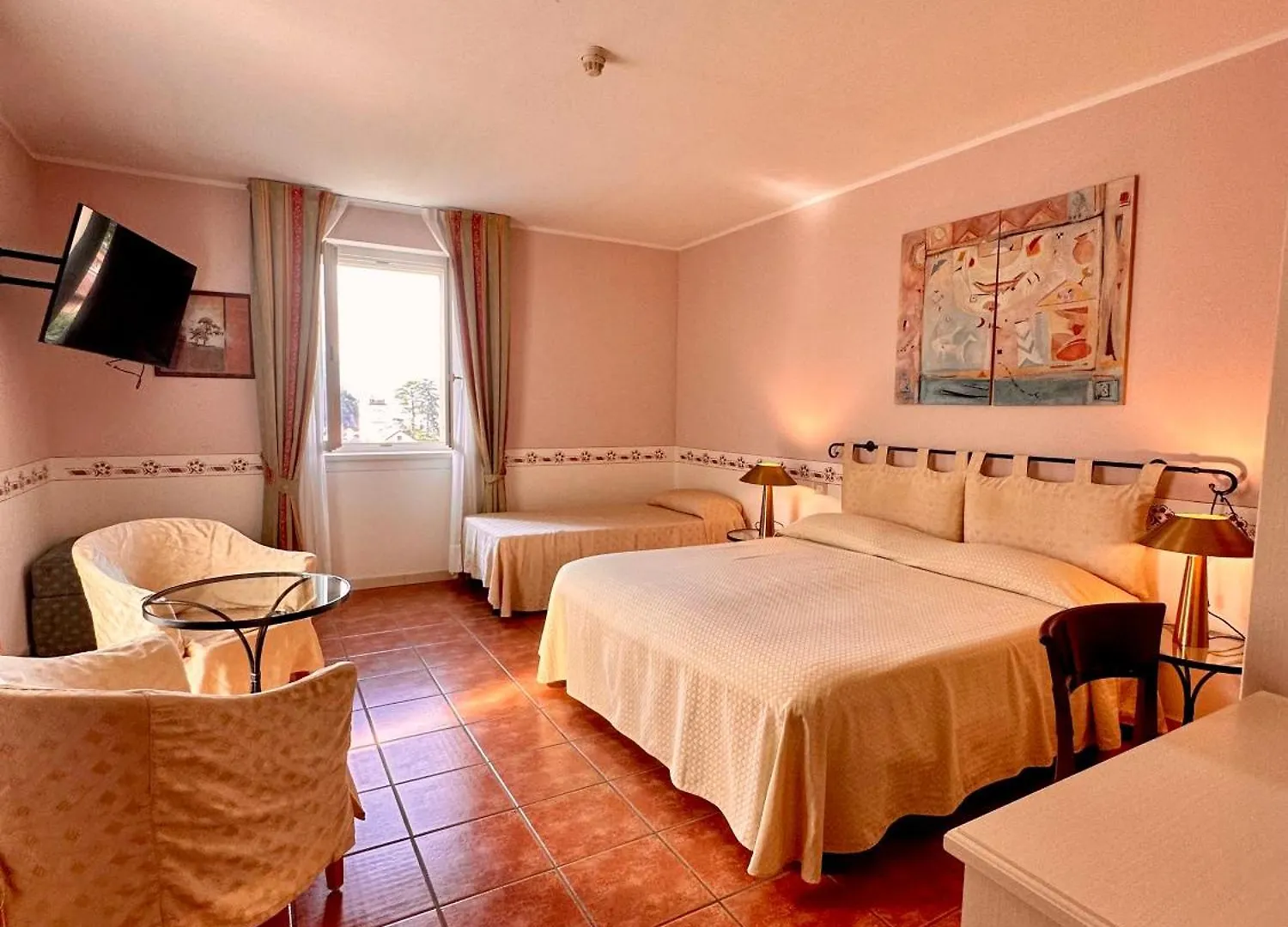 Caroline Hotel Brusimpiano