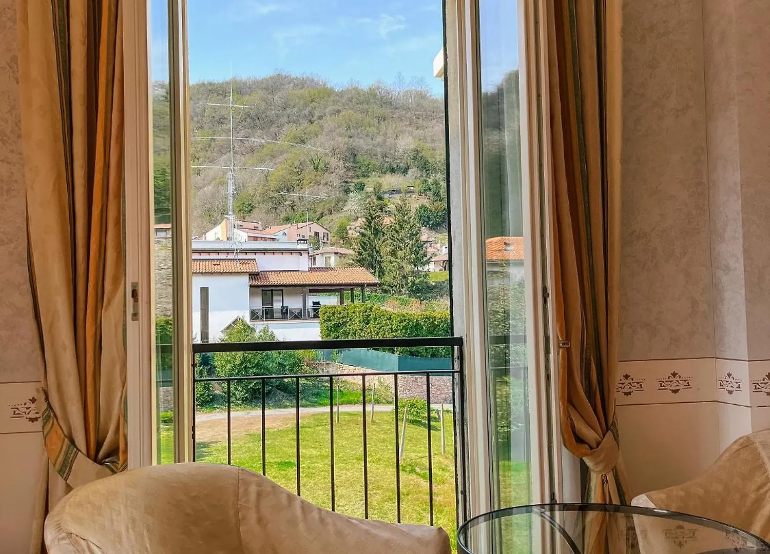 Caroline Hotel Brusimpiano