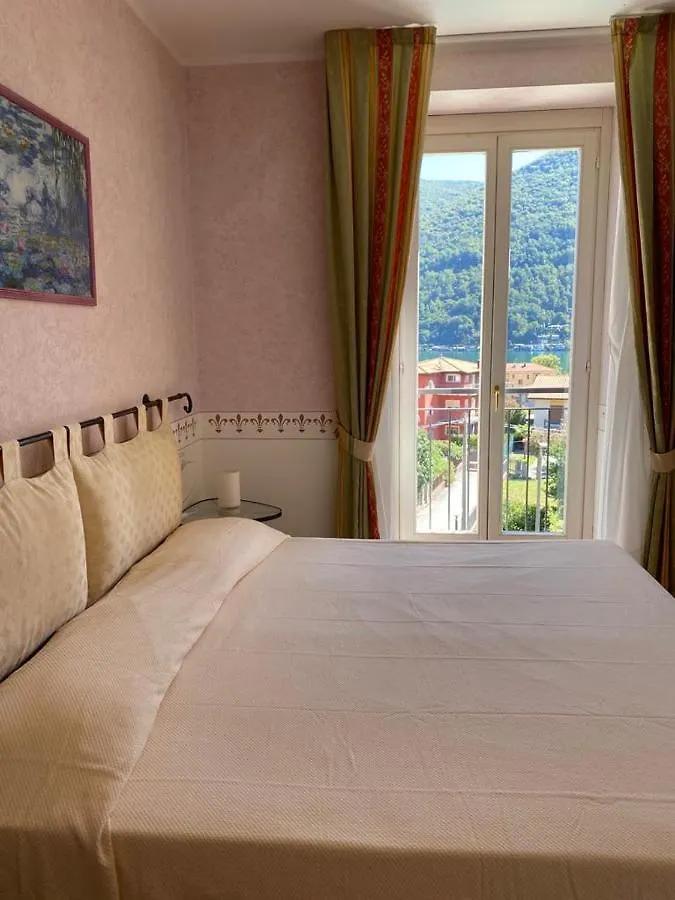 Caroline Hotel Brusimpiano