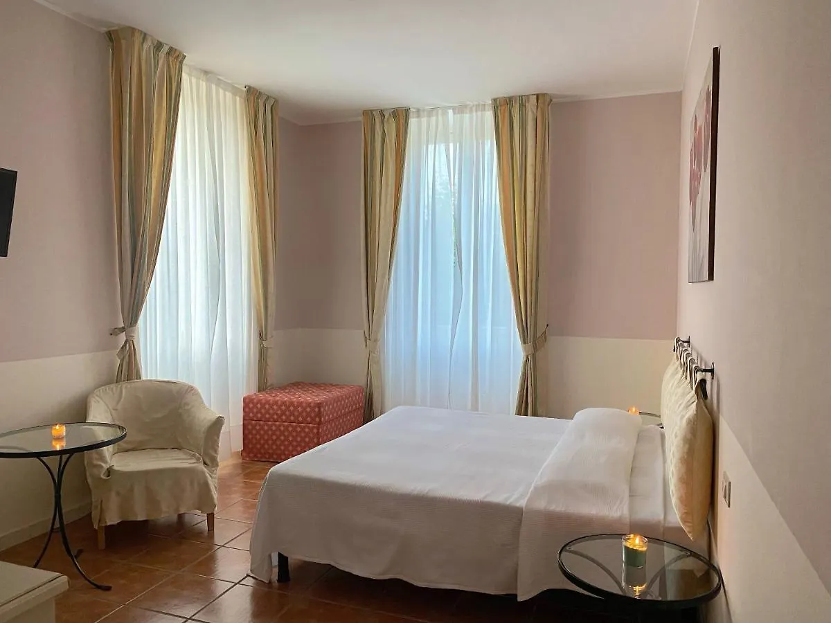 Caroline Hotel Brusimpiano