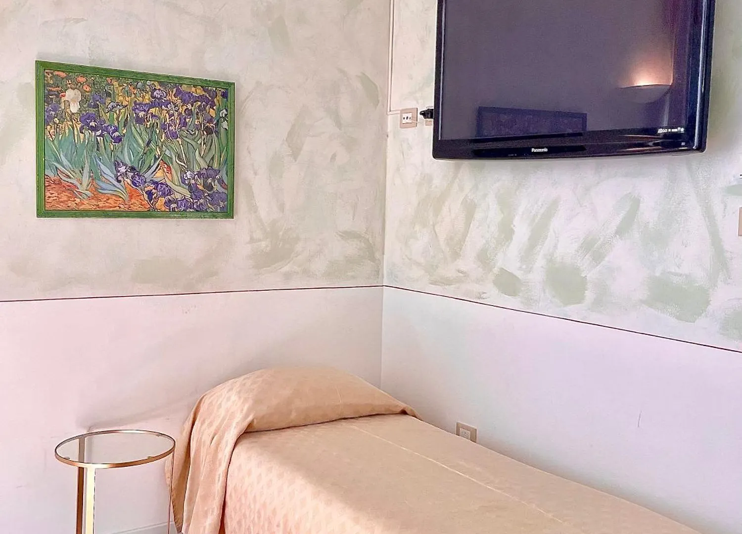 Caroline Hotel Brusimpiano
