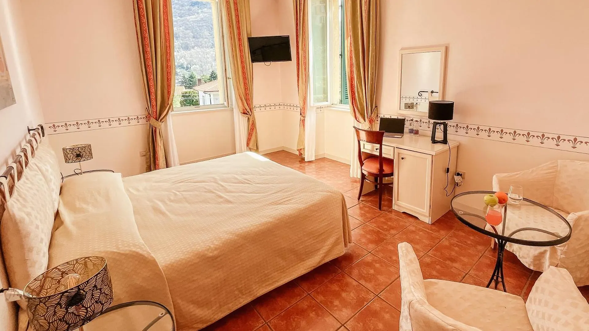 Caroline Hotel Brusimpiano