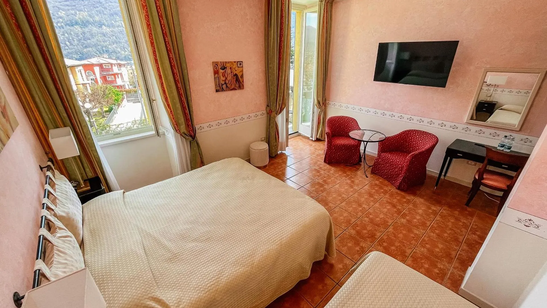 Caroline Hotel Brusimpiano