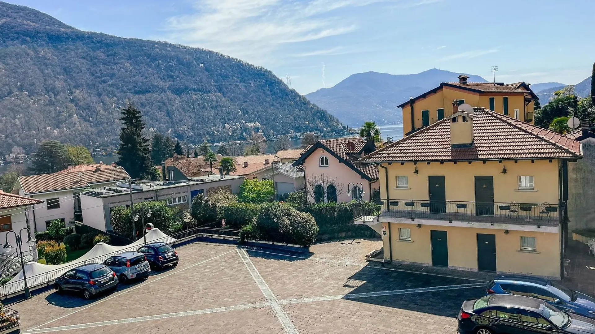 Caroline Hotel Brusimpiano 4*,  Italy