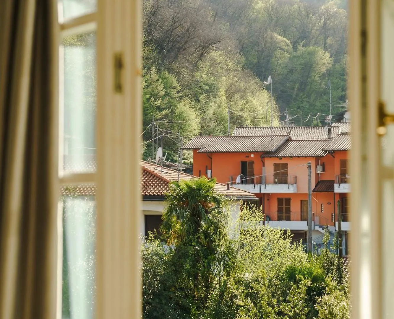 Caroline Hotel Brusimpiano 4*,  Italy